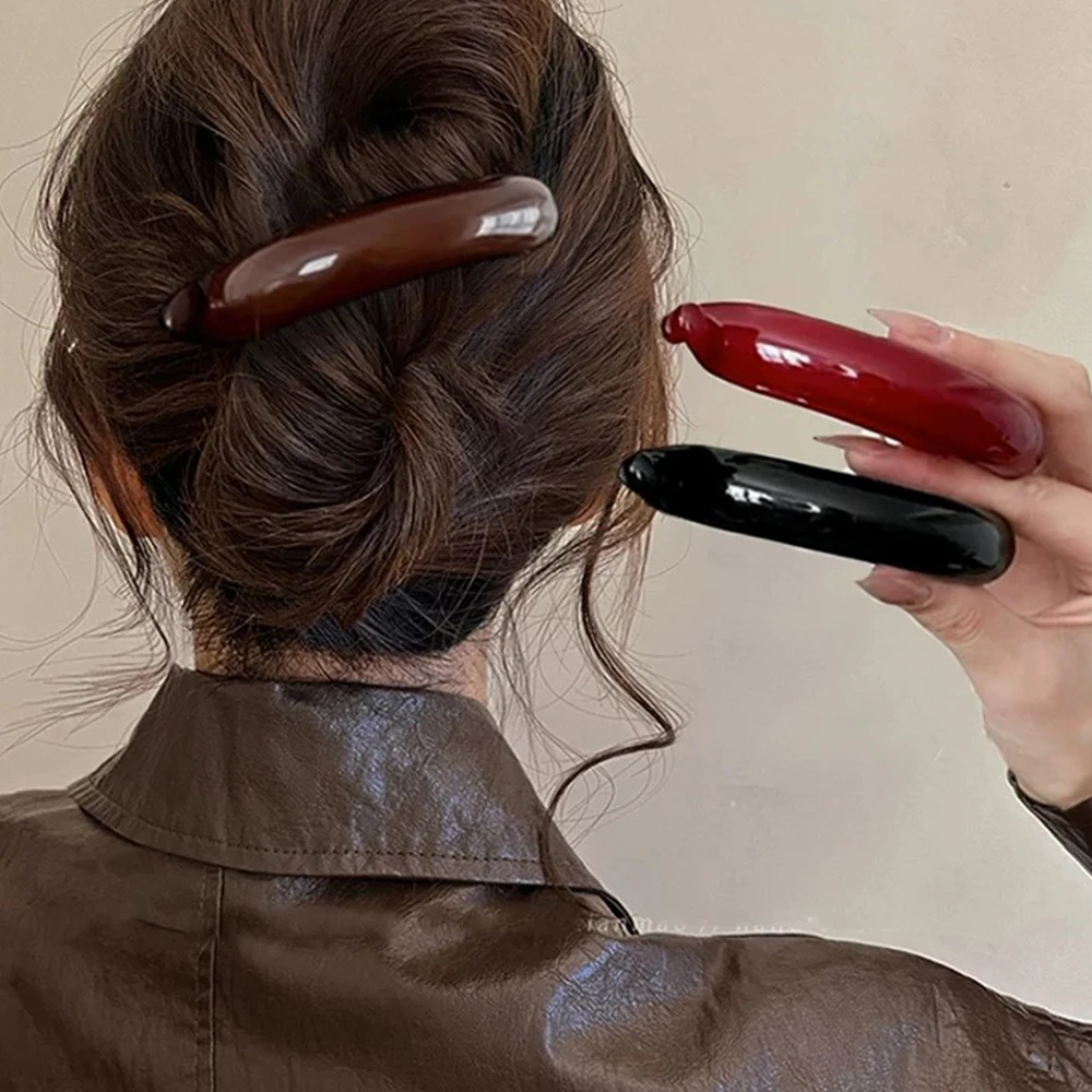 女性のためのヴィンテージバナナ型のヘアクリップ,赤いヘアピン,女の子のためのバレッタ,ファッショナブルなアンケラヘッドドレス,秋冬のノベルティ