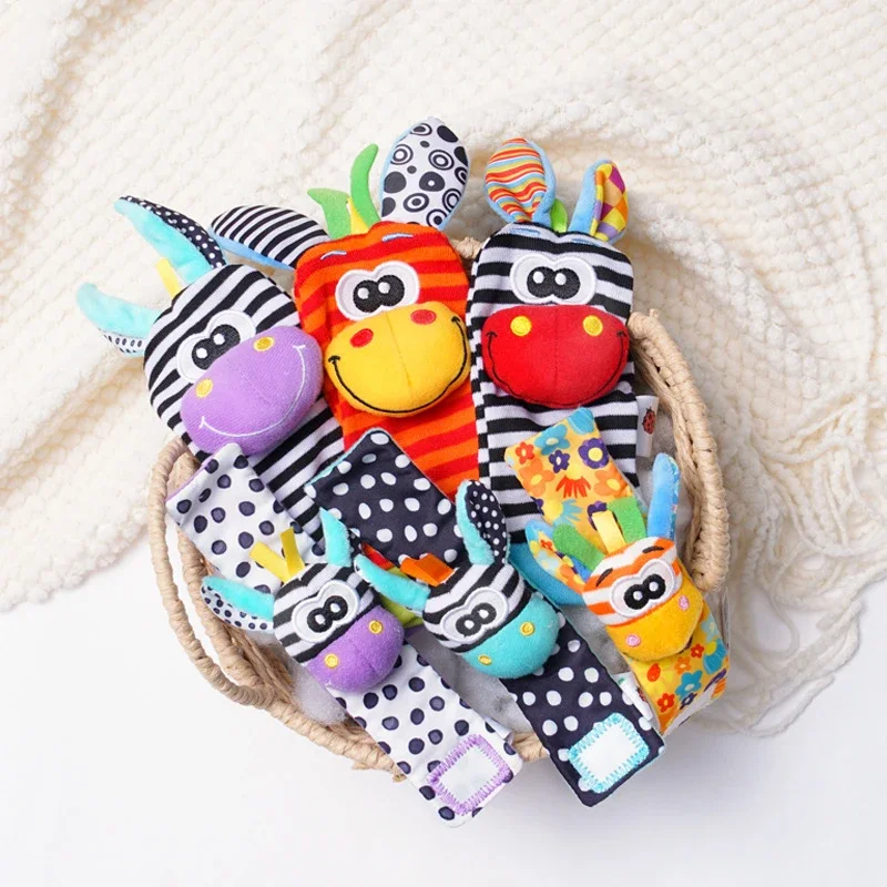 Cute Stuffed Animals Baby Rattle Socks Wrist Baby Rattles Newborn Toys Make Sounds Games for Babies Accesoire Bebe Naissance