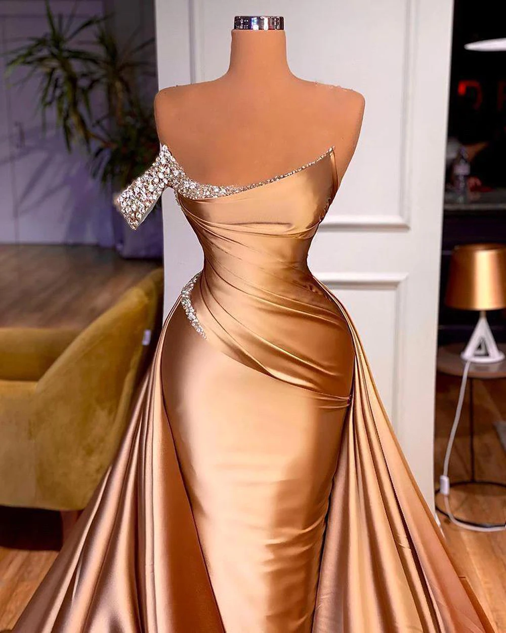 Gorgeous Gold Satin Evening Dresses One Shoulder Mermaid Luxury Crystal Formal Party Prom Gowns Pleat Robe De Soiree