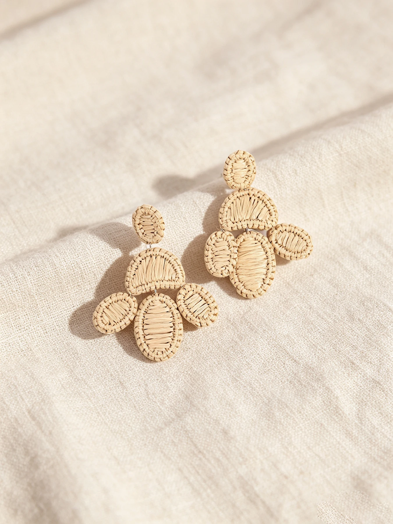 Hand‑Woven Raffia Dangle Drop Earrings for Women, Bohemian Multi‑Layer Rattan Straw Statement Pierced Earrings Vacation Jewelry