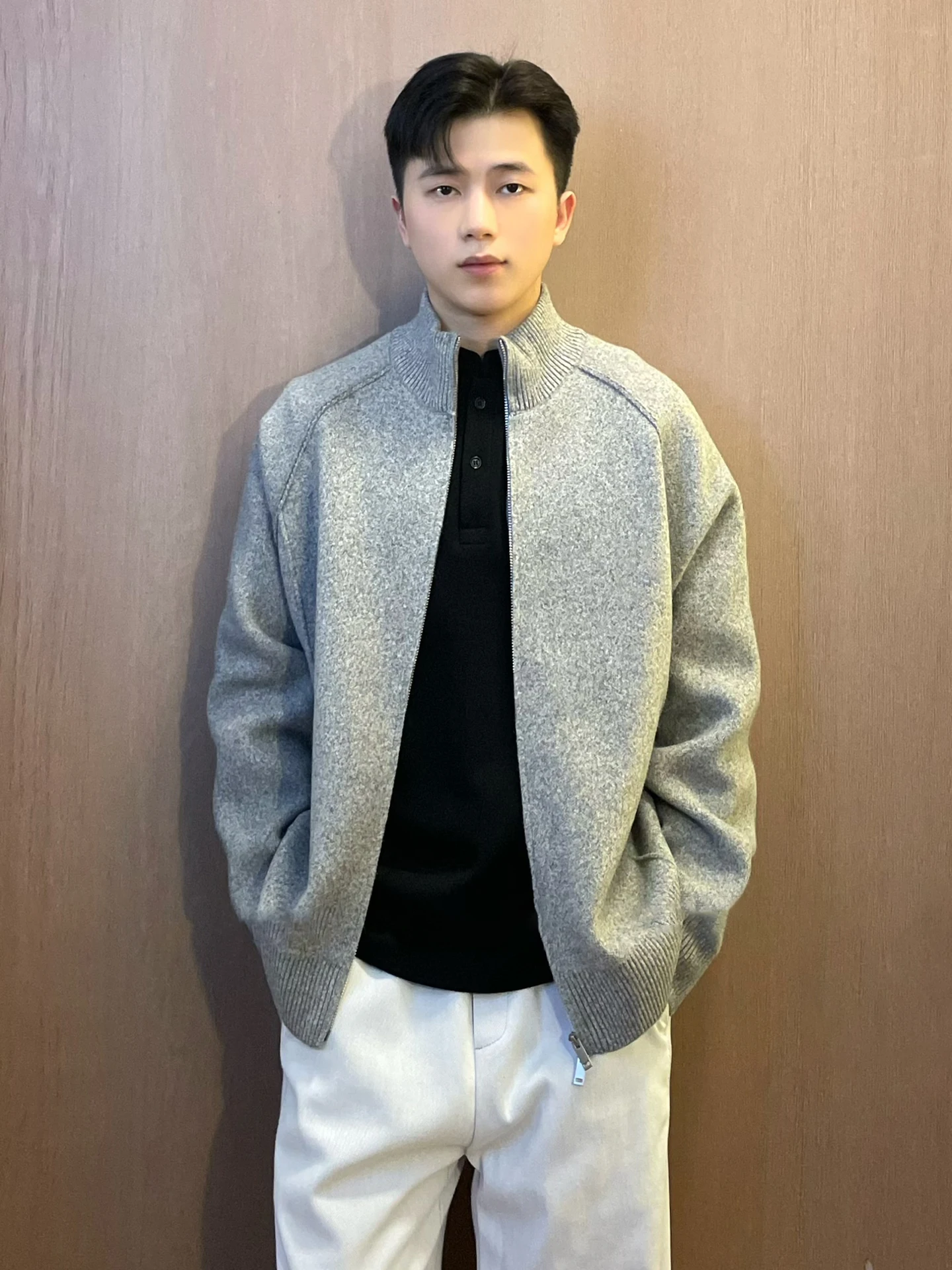 

Серый вязаный кардиган на молнии для мужчин: модный свитер-куртка с высоким воротником в американском повседневном стиле, свободный крой, ветрозащитный