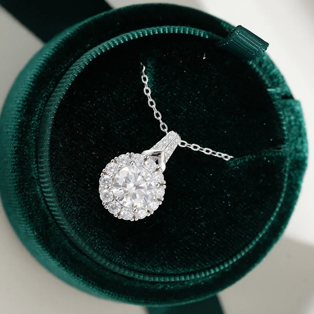 Lumia 2-Carat Round Cabochon Pendant Platinum PT950 Necklace with Moissanite for Women Fashionable Collarbone Chain