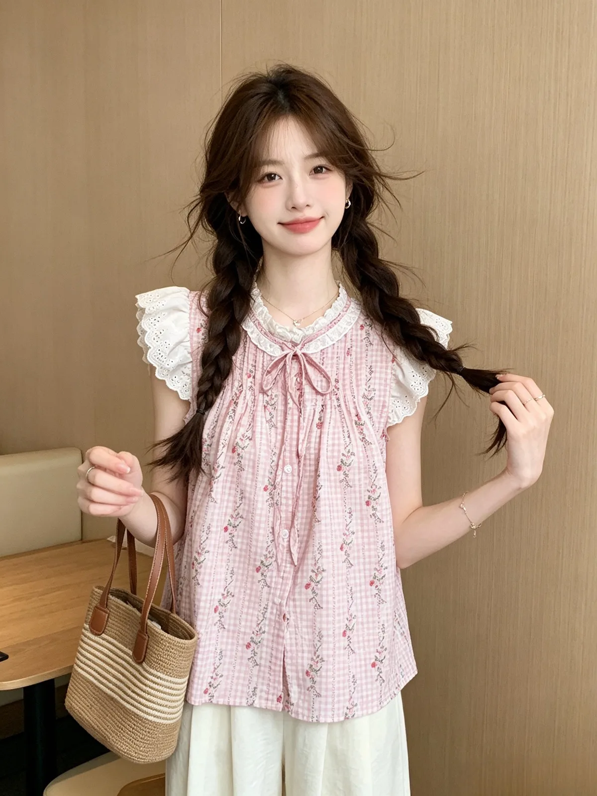 

Sweet Floral Lace Splice Short Sleeve Women's Shirt Summer Korean Style Gentle Loose Slimming Elegant Top Breathable Skin-Fri...