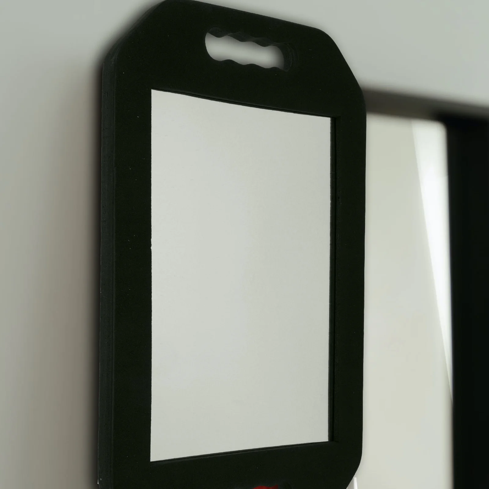 1Pcs Portable Hairdressing Mirror Practical Beauty Tool with Cushion Grip for Outdoor Salon Black Foams Frame Mirror