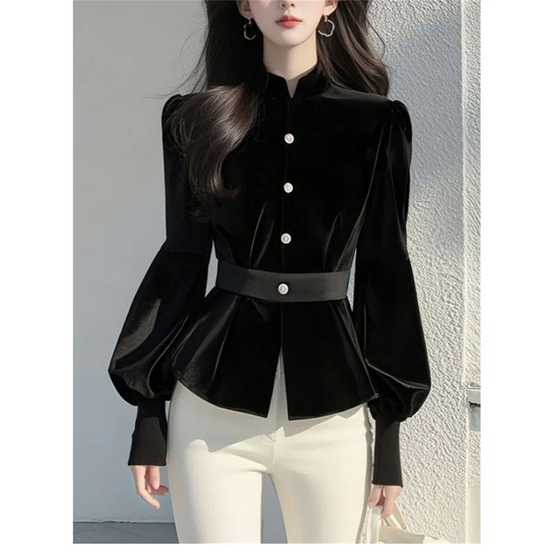 Nowa koreańska bluzka z czarnego aksamitu dla kobiet na wiosnę 2025, niszowy design, szykowna, elegancka, codzienna koszula z podkreśloną talią, gładka bluzka, topy damskie.