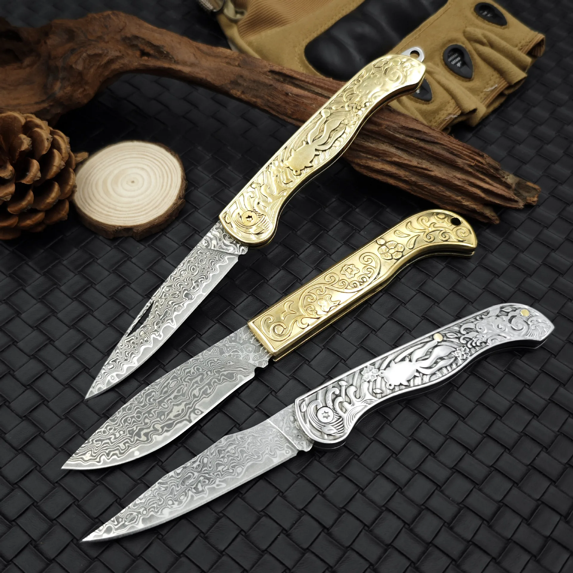 Nuovo coltello pieghevole tascabile con lama in acciaio di Damasco, manico solido in rame, coltello tattico Bushcraft per uso domestico ad alta durezza