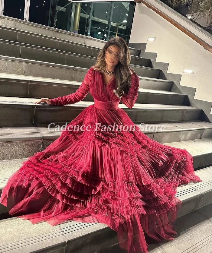 فساتين سهرة عربية أنيقة مخصصة بأكمام طويلة باللون العنابي للنساء، فساتين طويلة على شكل حرف A من الدانتيل في دبي، فساتين حفلة موسيقية