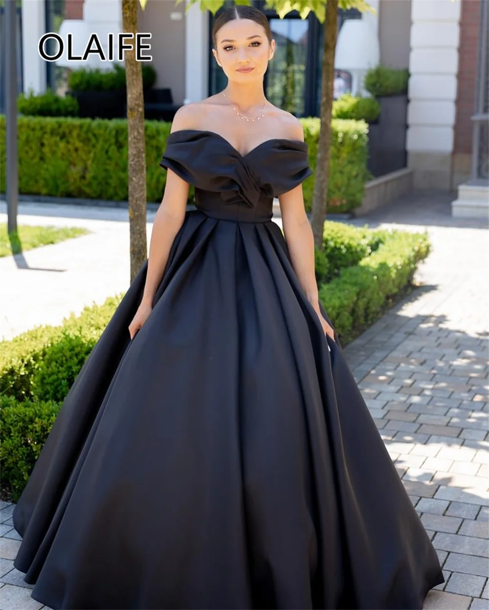 Customized Princess Women's Off-Shoulder Satin Pleated Evening Party Dress Backelss Court A-line Prom Bridesmaid Gown with Bow
