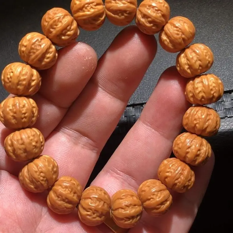 Wild monkey head carving Beijing-style octagonal flying saucer walnut bracelet single-strand Buddhist prayer beads decorative