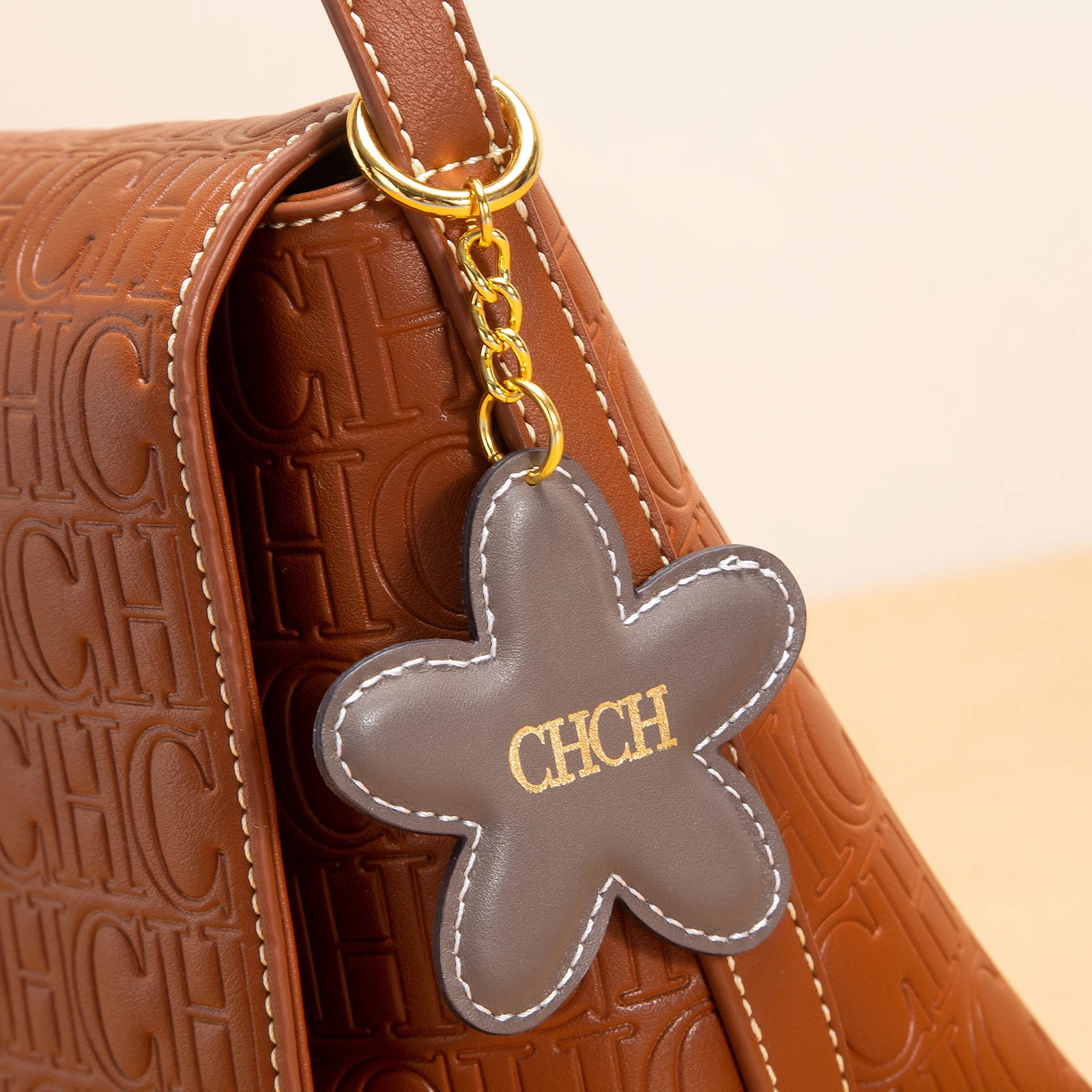 ديكور معلق للأمتعة جديد 2025 مع نمط زهرة الدب تيدي بير وزخرفة بسيطة