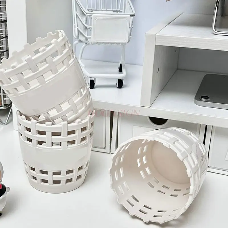 1pcs Pen holder, high aesthetic desktop decoration, office hollow storage bucket, multifunctional bucket, round shape