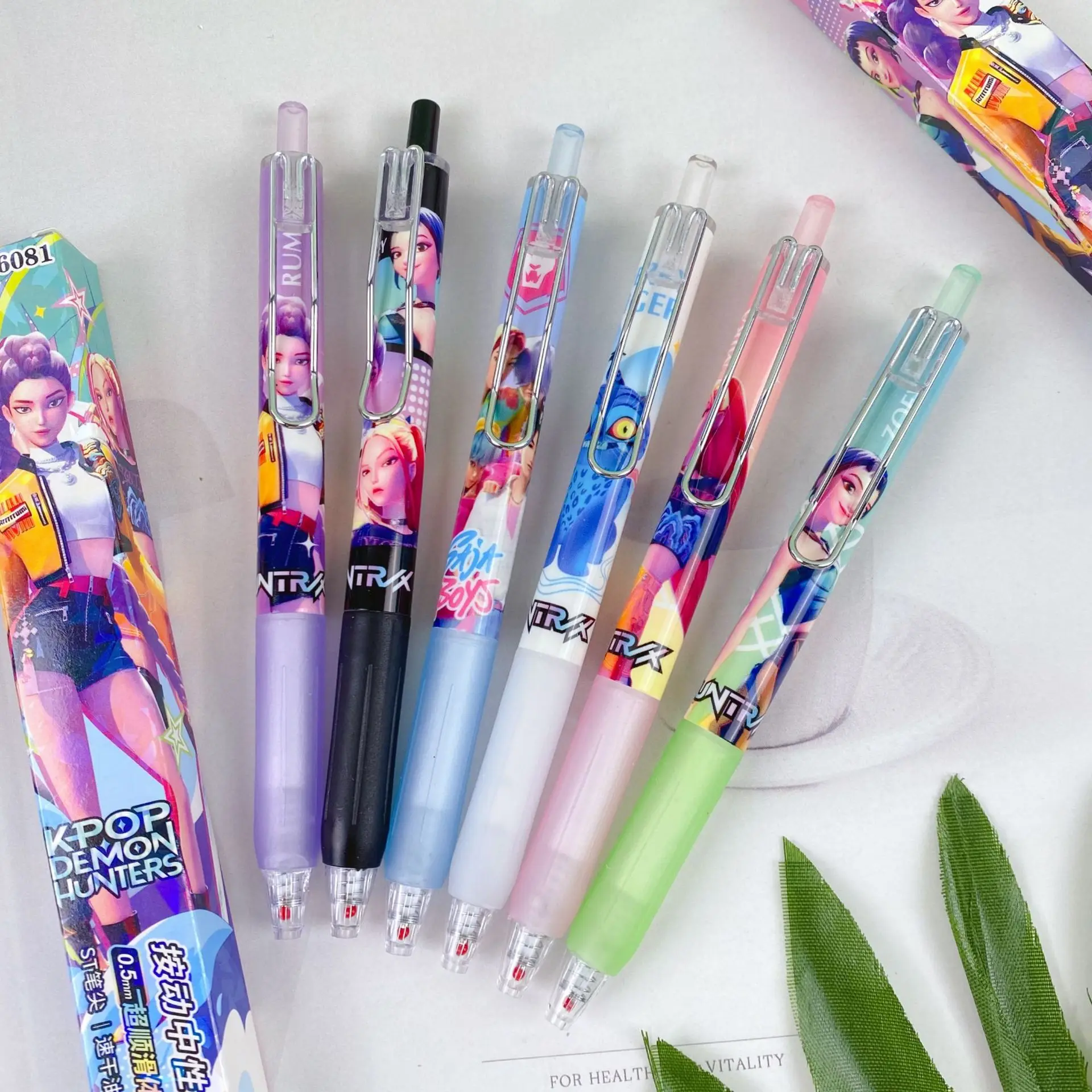 

2025 New KPop Demon Hunter Series Gel Pen Blind Box, 0.5mm Black Ink Ballpoint Pen, Student Writing Cartoon Push-Type Gel Pen