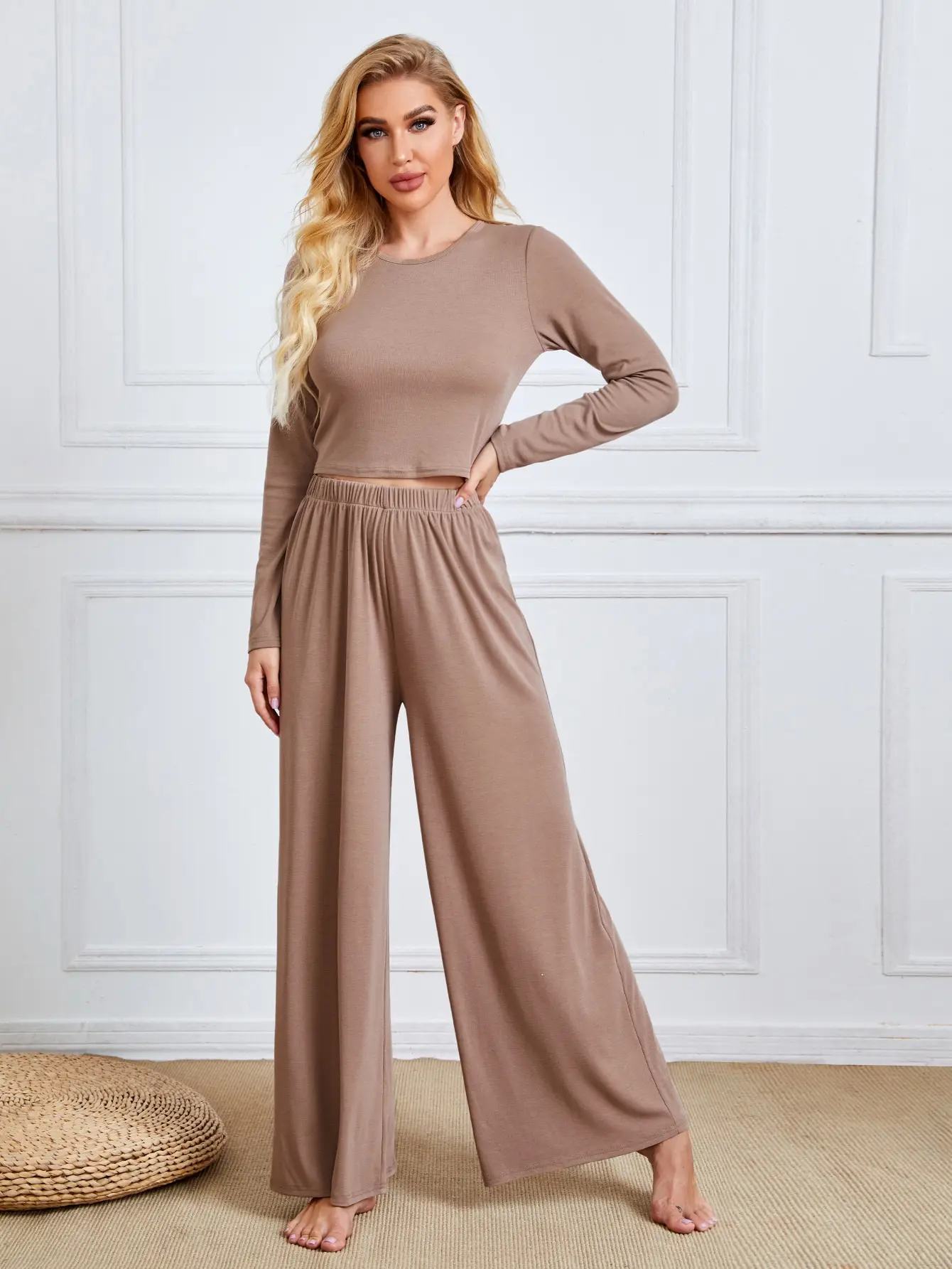 2pcs Setelan Kasual Kaos Crop Warna Solid Dan Celana Kaki Lebar