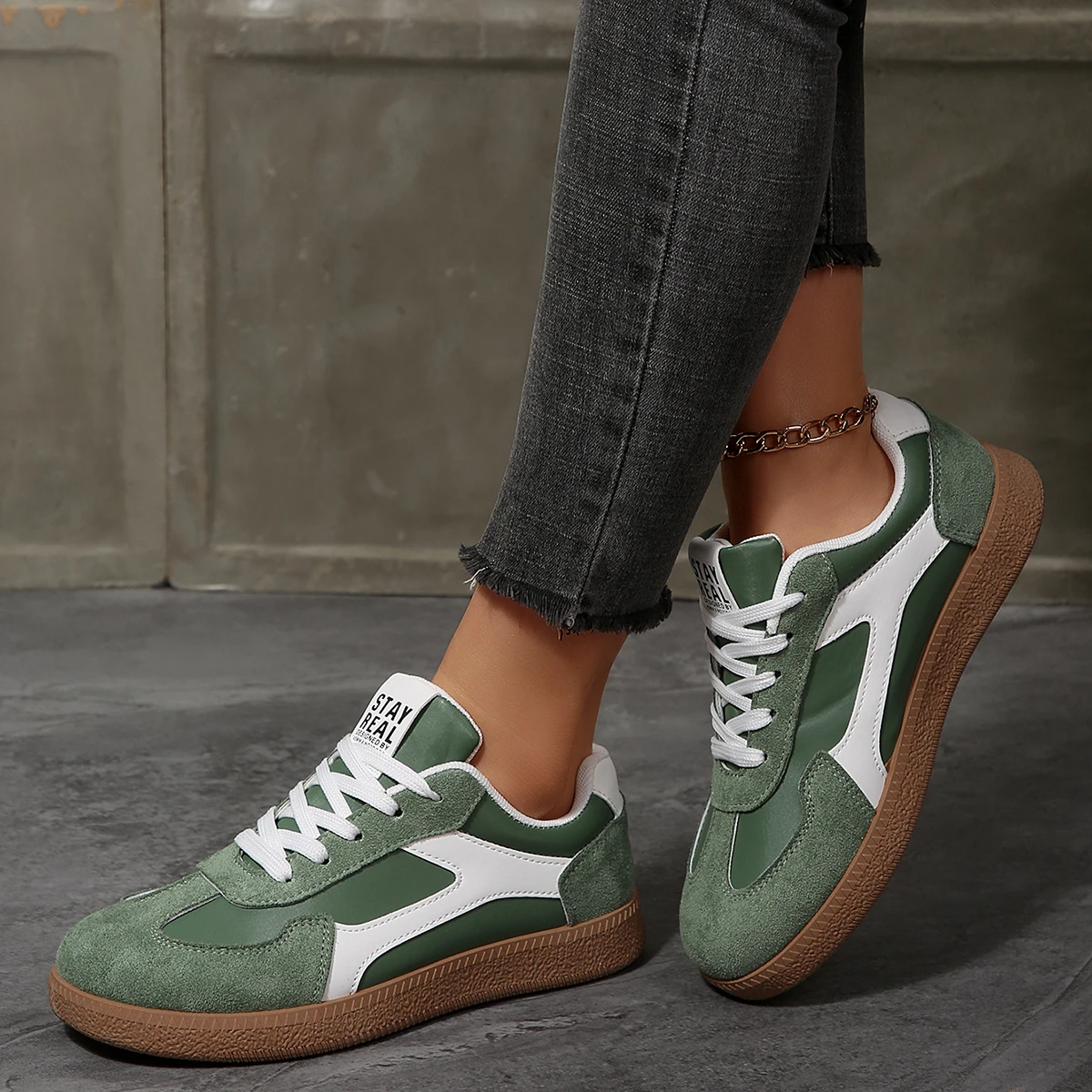 2026 Herbst Damenmode Wildleder-Sneaker mit Doppelschnallen-Metalldetails Leichte Atmungsaktive Bequeme Freizeitschuhe – Detail 14