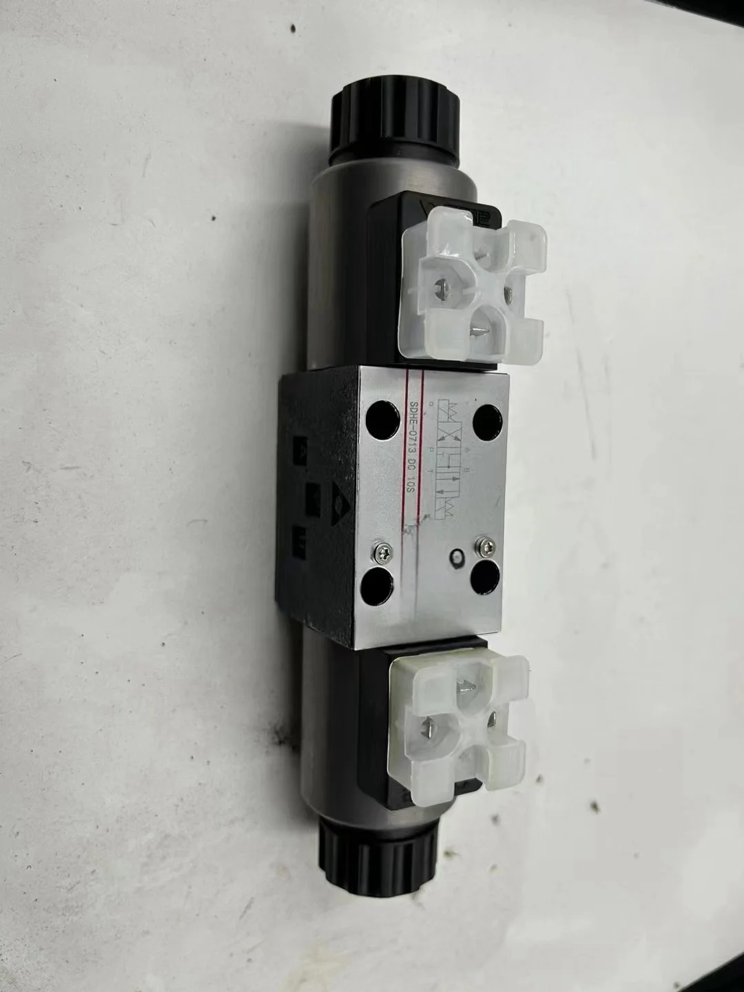 

Solenoid Valve SDHE DHE DHI Series SDHE-0631/2 DC 10S Hydraulic Directional Control Valve SDHE-0713 DC