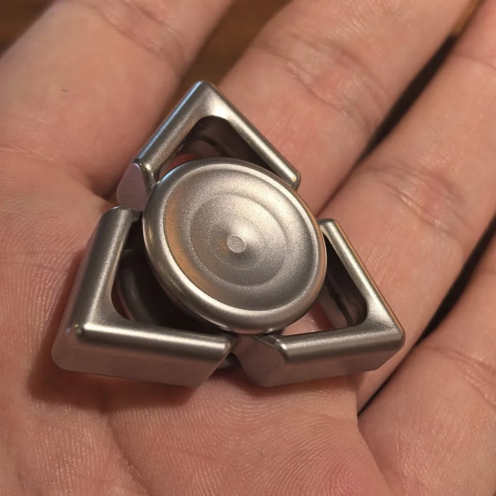 Q EDC Ling Long Fidget Spinner Dreiblattiger Fidget Spinner Metall Angstlinderung Gadgets Neuheit Spielzeug Büro Schreibtisch Zubehör