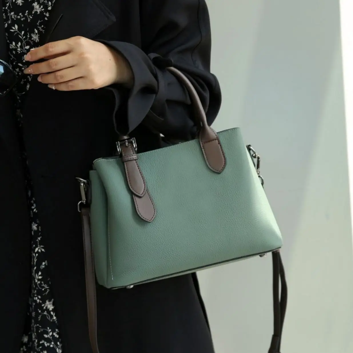 2025 Single Shoulder Layer Cowhide Color Leather Handbag Women Carrying Women's Bag Fashion Commute Designer Luxury Bag