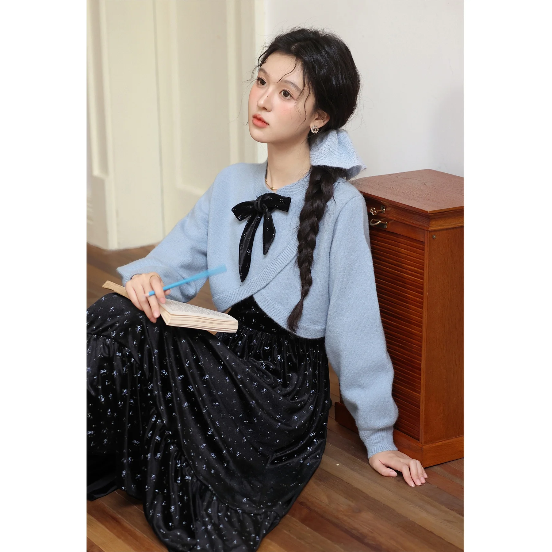 

Велюровый комплект-двойка для женщин: свитер и юбка миди А-силуэта, цвет South Deer Blueberry Lover Ele