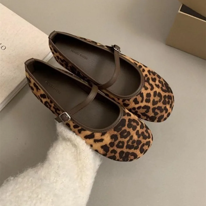 Moda feminina sapatos planos dedo do pé redondo leopardo impressão sapatos femininos casuais respirável deslizamento em sapatos planos ao ar livre das senhoras 2025 novo