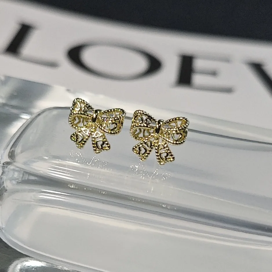 

Маленькие ароматные кружевные серьги-гвоздики с бантом, женские модные модные изысканные серьги высокого класса