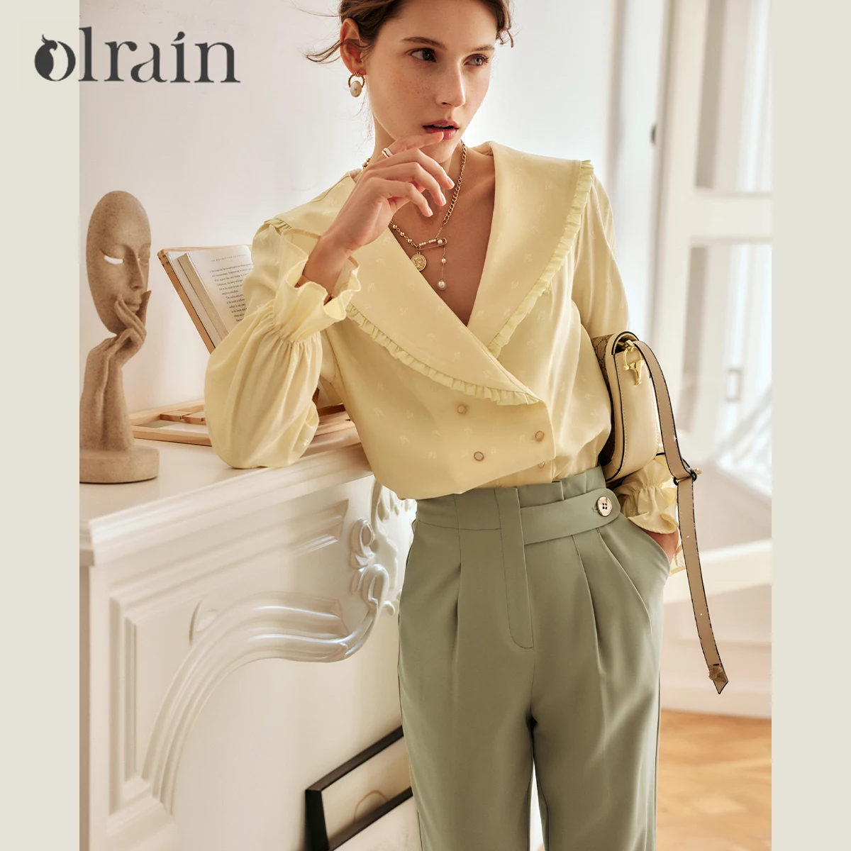 

OLrain Satin Long-sleeved Shirt Women's Spring 2025 New Loose And Thin Fashion Temperament Lapel Jacquard Shirt O22CC00232