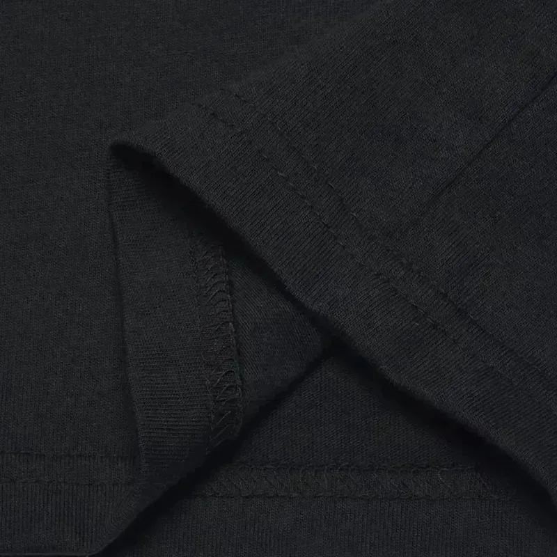 كورت كوبين الرياضة شعار نيرفانا روك تي شيرت أسود 2025 قطنية عالية الجودة عادية تي شيرت مطبوع للرجال والنساء Harajuku ملابس حريمي