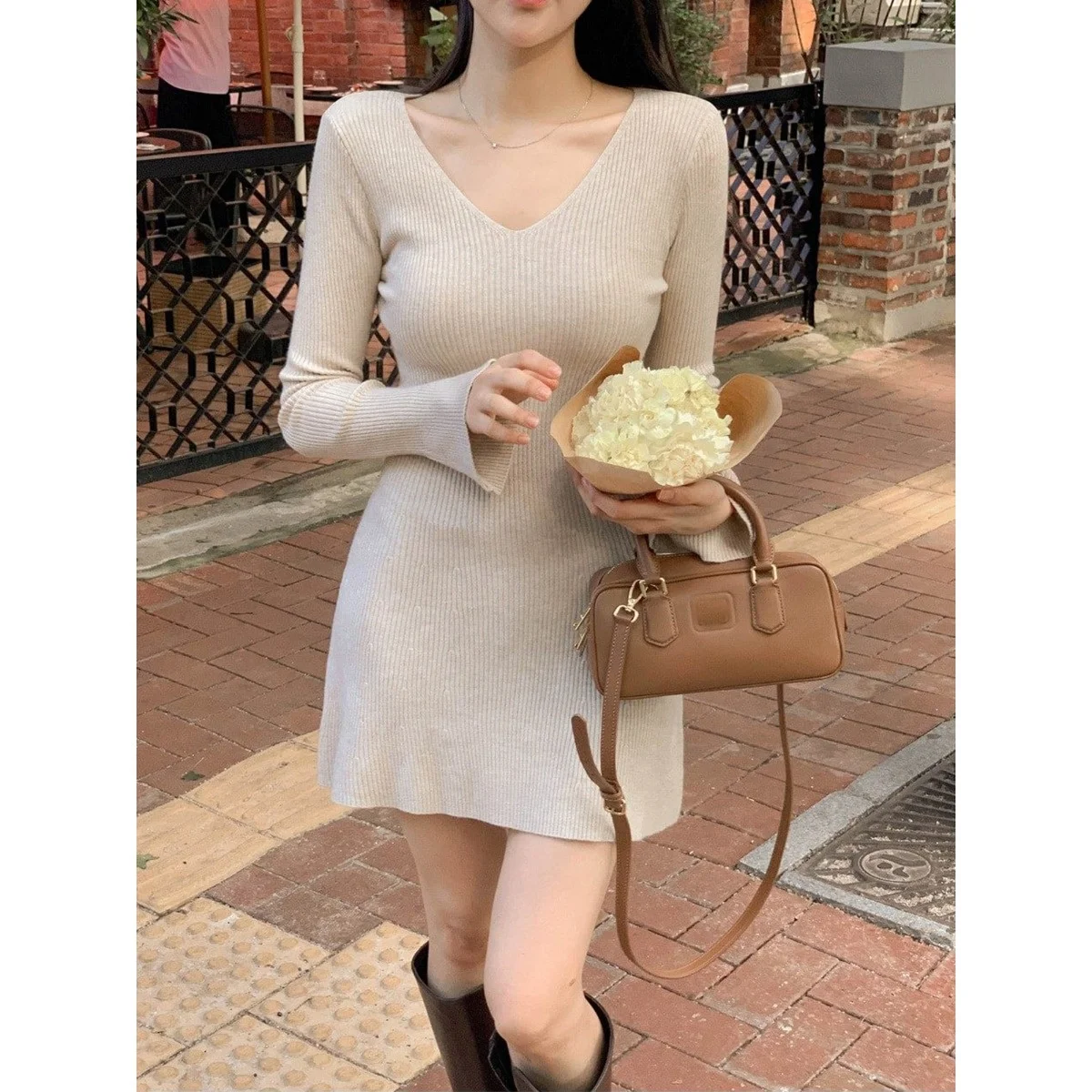

Elegant Pure Desire Knitted Dress V-Neck Long Sleeve Bell Sleeve Slim Fit Short Dress Autumn Winter New Korean Style City Walk