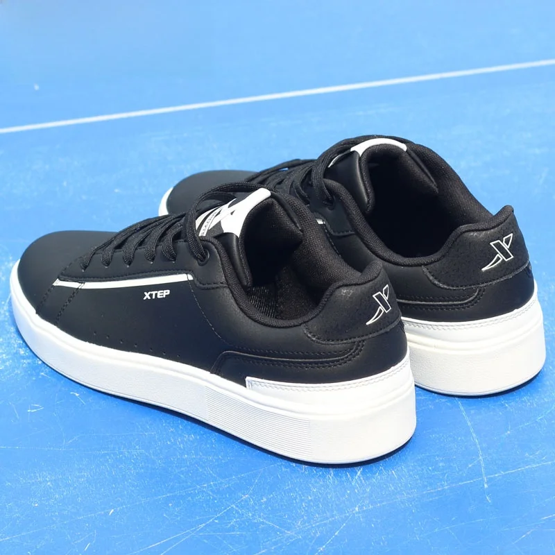 

XTEP Men's oes Водонепроницаемые низкие повседневные кроссовки Легкая мягкая подошва Удобная универсальная кожаная поверхность Модные