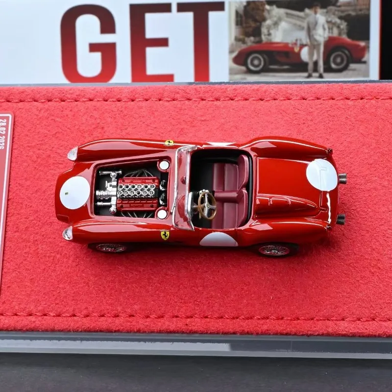 En stock : Modèle de voiture de mariage rouge en alliage 1:64 250TR, jouet pour garçon, cadeau, objet de collection et de décoration pour chambre.
