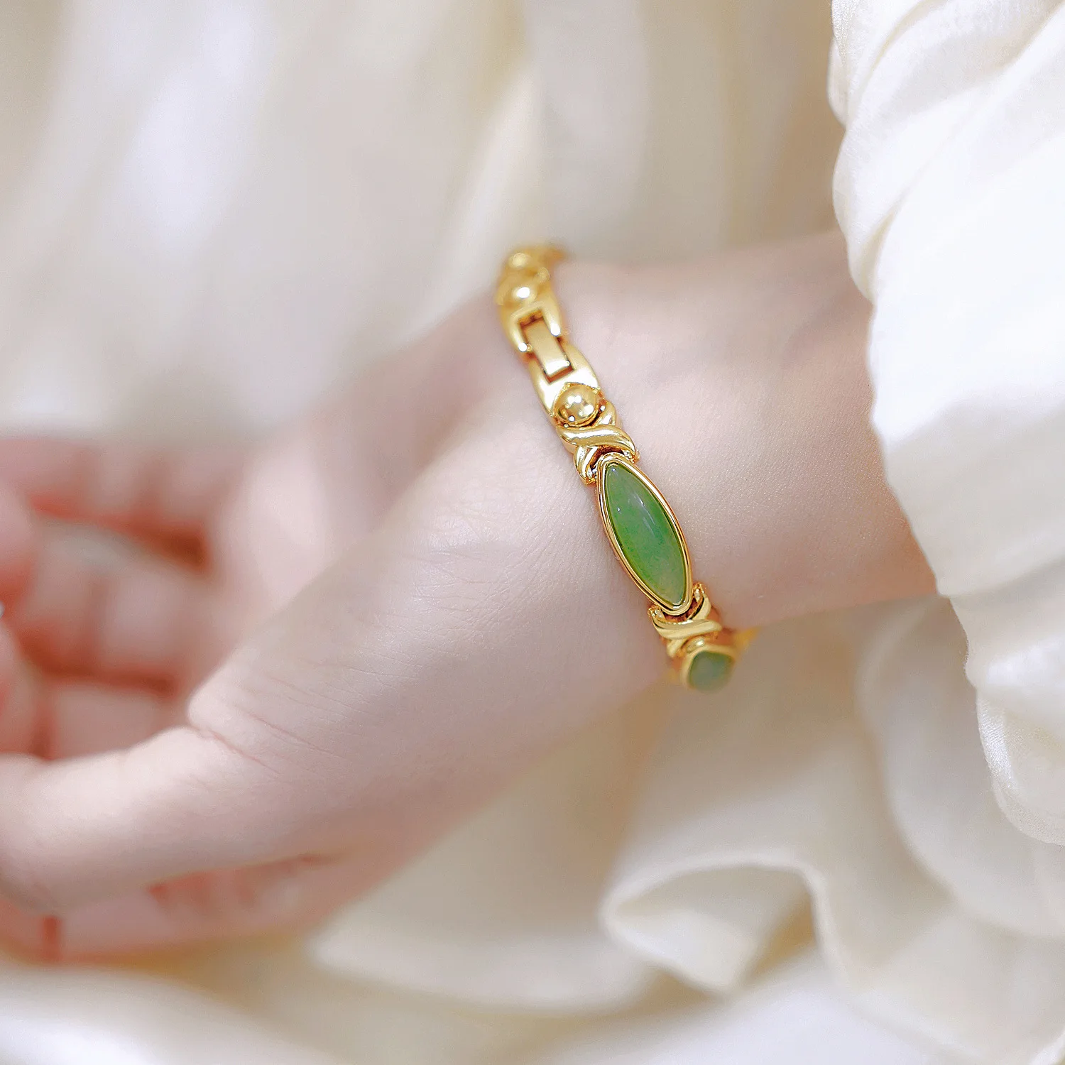 2025年トップ高級レディース腕時計 防水宝石ブレスレットチェーン レディースウォッチ オーバルダイヤル クォーツ レディースウォッチ 新品