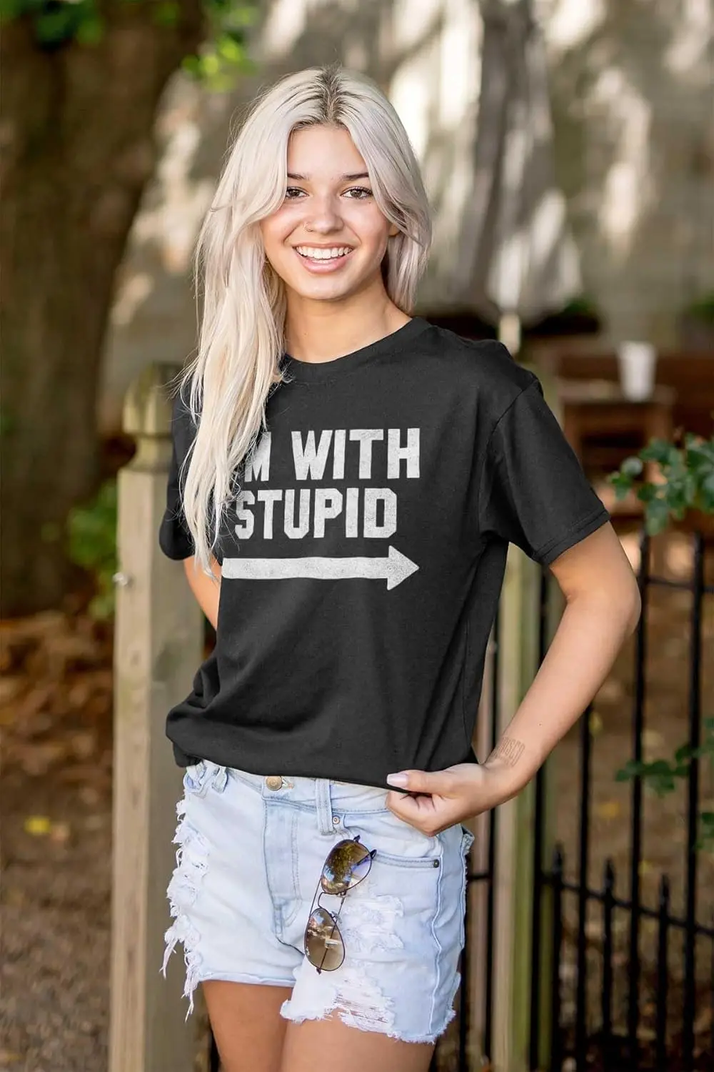 Ich bin mit Stupid Classic Rude Insult Grafik-T-Shirt für Männer oder Frauen