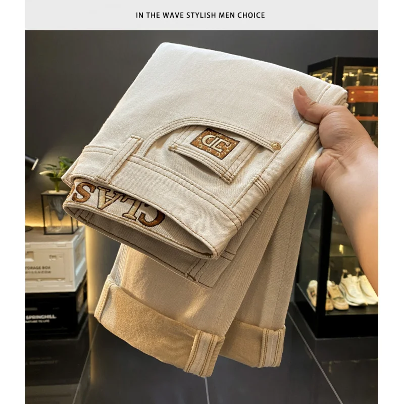 

Осень 2021, новые бежевые прямые джинсы, мужские модные элитные эластичные повседневные длинные брюки с вышивкой и принтом