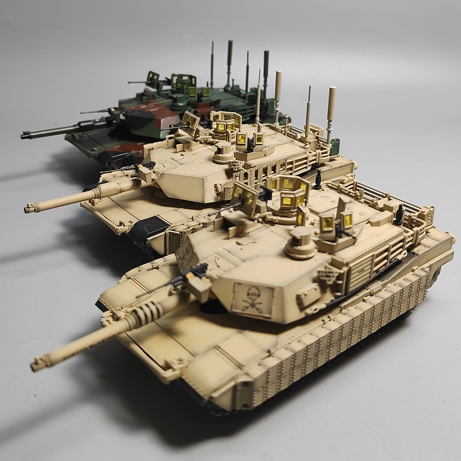 

Масштаб 1:72, пластиковая американская модель основного боевого танка M1A2 TUSKII, военная боевая дорожка, классика, подарки для взрослых, игрушки, сувенир