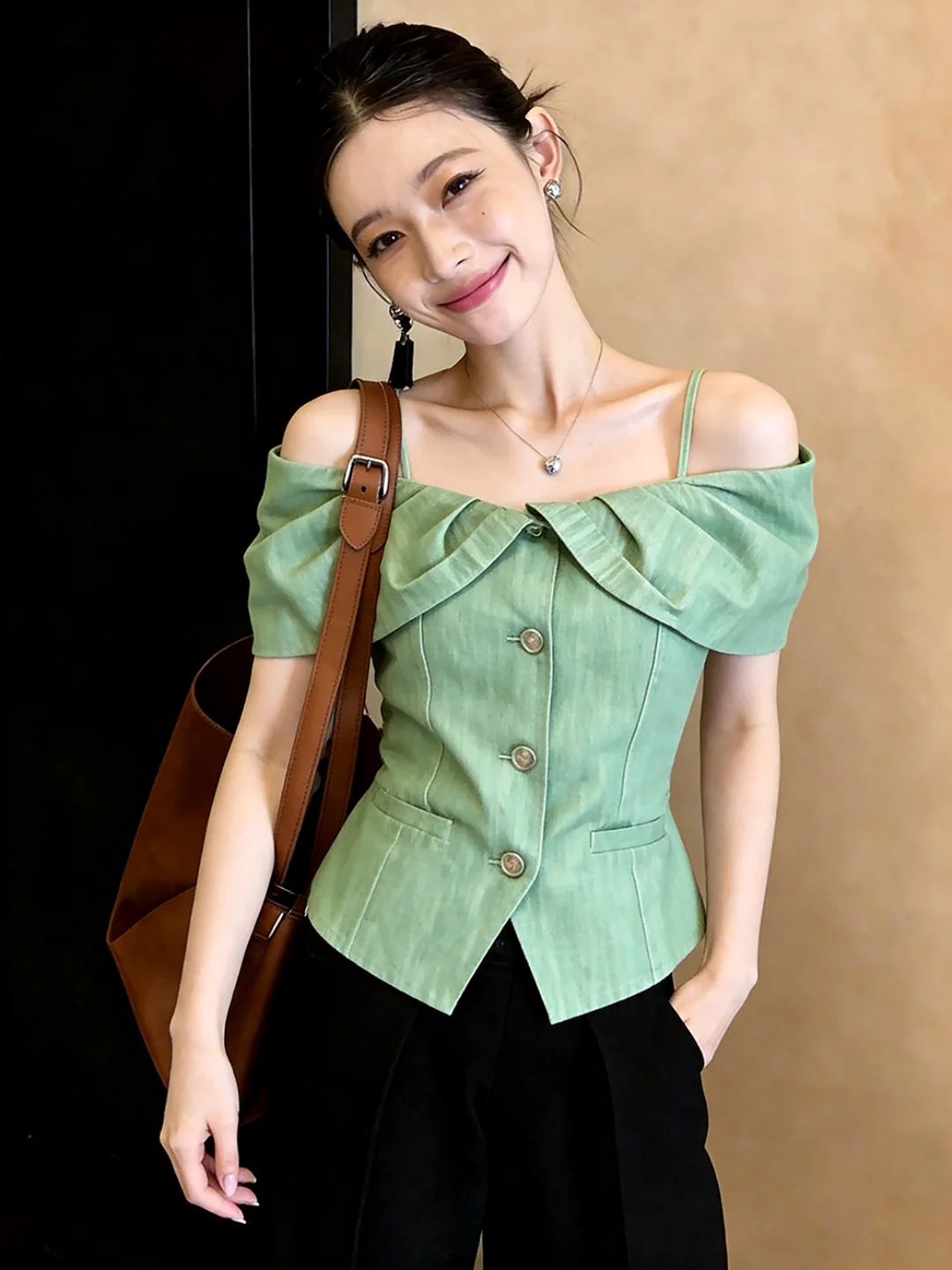 

Elegant Summer Shirt Women's One-Shoulder Design Cute Top Breathable Skin-Friendly Short Sleeve Casual Fashionable Blouse