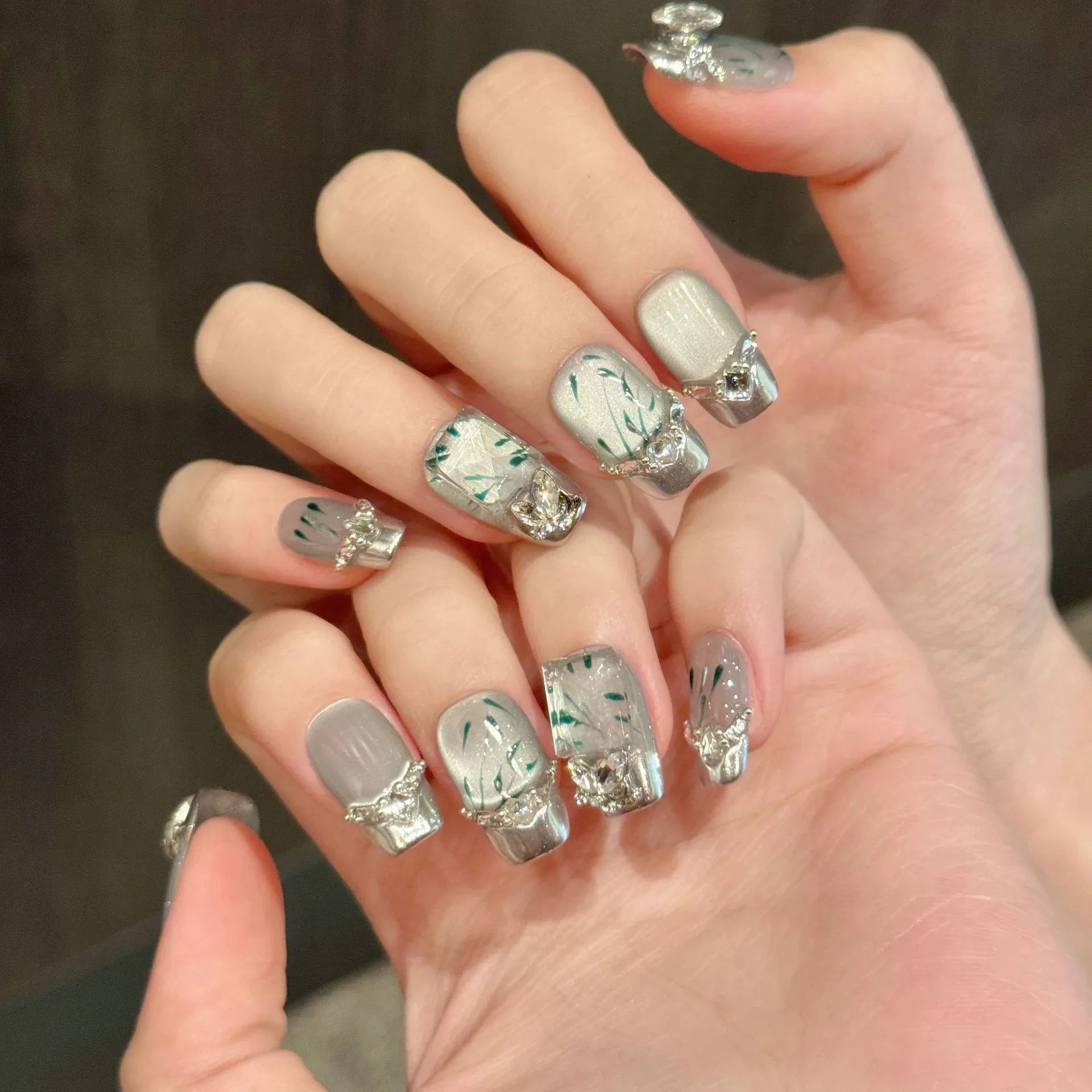 

Chinese-style Handmade Fake Nails Flash Diamond Decor Silver French Press On Nails Short Cat's Eye False Nails Ballet Detachable