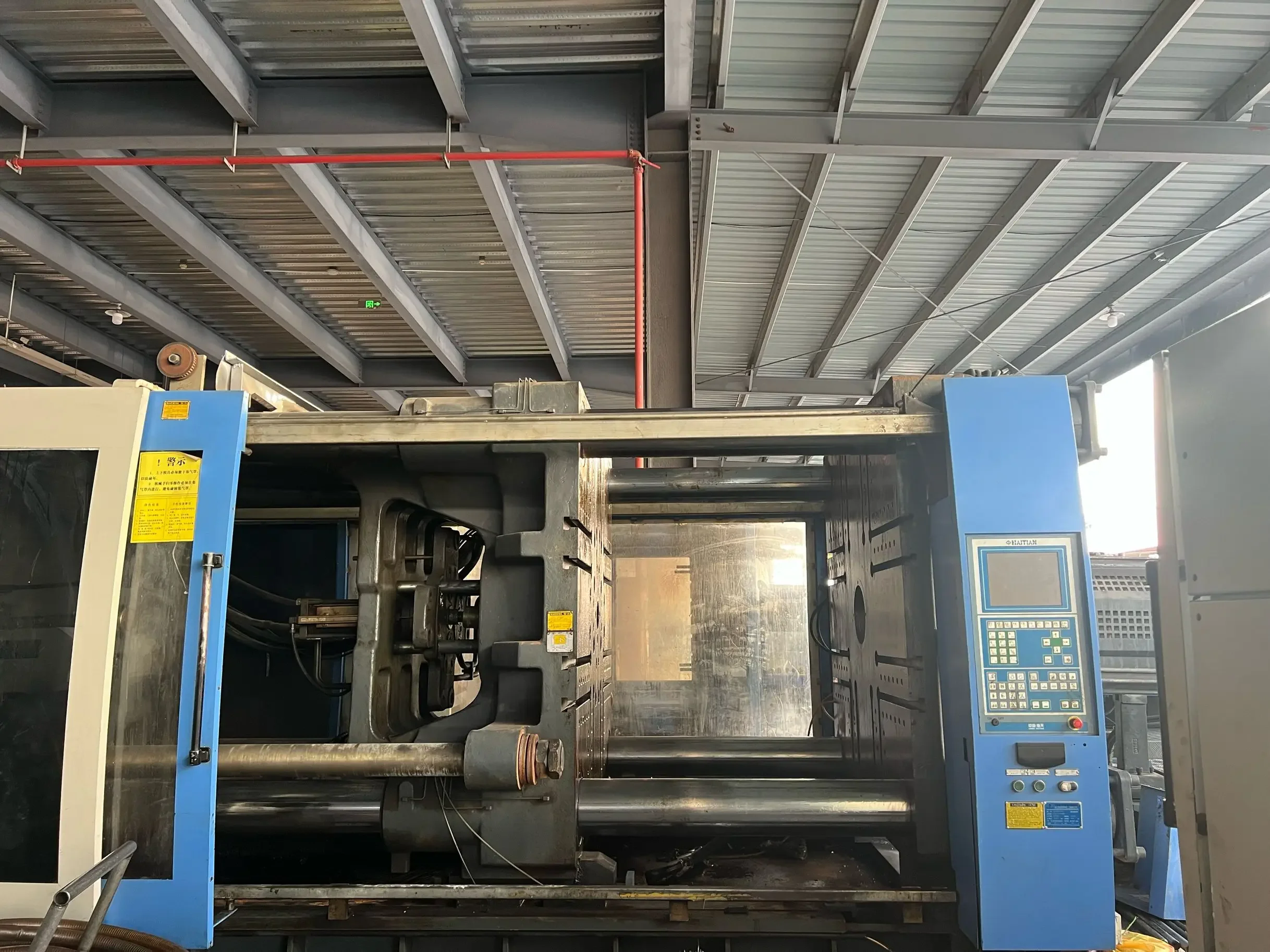 Machine d'injection d'occasion, 1000 tonnes