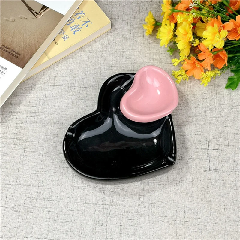 Personality Double Heart Shaped Ceramic Ashtray Multi-function Practical Lovely Cigarette Accessories Home Theme Decoration Craf