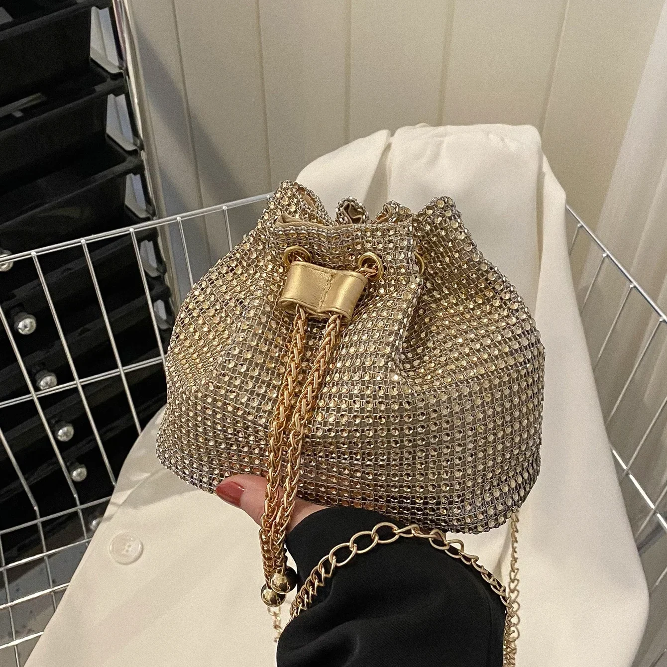 Glitzernde Strass-Umhängetasche für Damen, Kordelzug-Beuteltasche, Multifunktionales Formelles Design für den täglichen Arbeitsweg – Detail 5