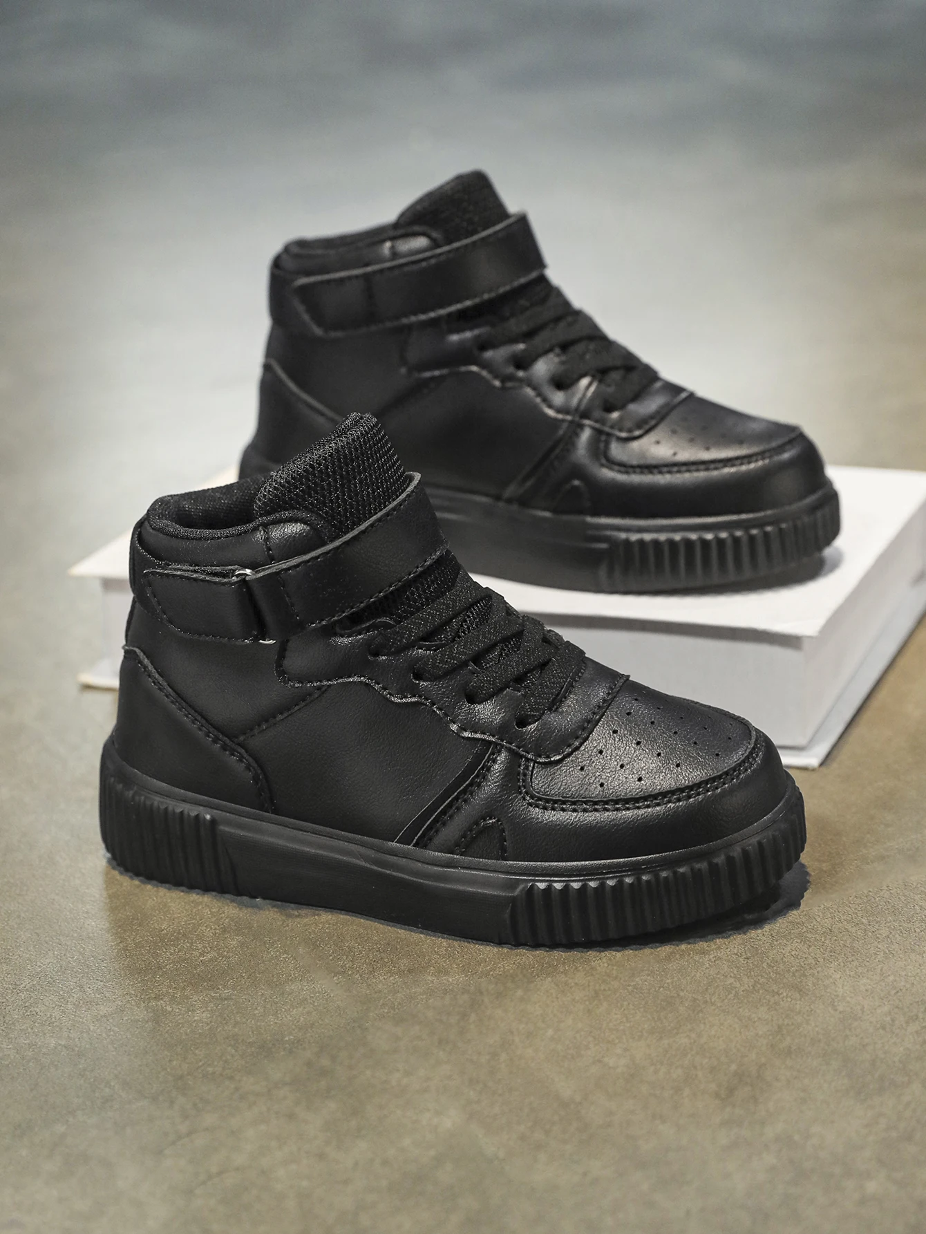

Children's Solid Color Four-Season Breathable Casual Sports Shoes, Small Black Shoes, Convenient Velcro Suitable for Boys and Girls, Versatile Kidsren's Shoes