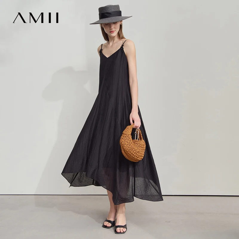 Amiiชุดผู้หญิงMinimalist 2025 ฤดูร้อนสไตล์ใหม่พื้นผิวรู้สึกLyocellลูกปัดดอกไม้VคอSuspenderชุดสีดํา 12542047