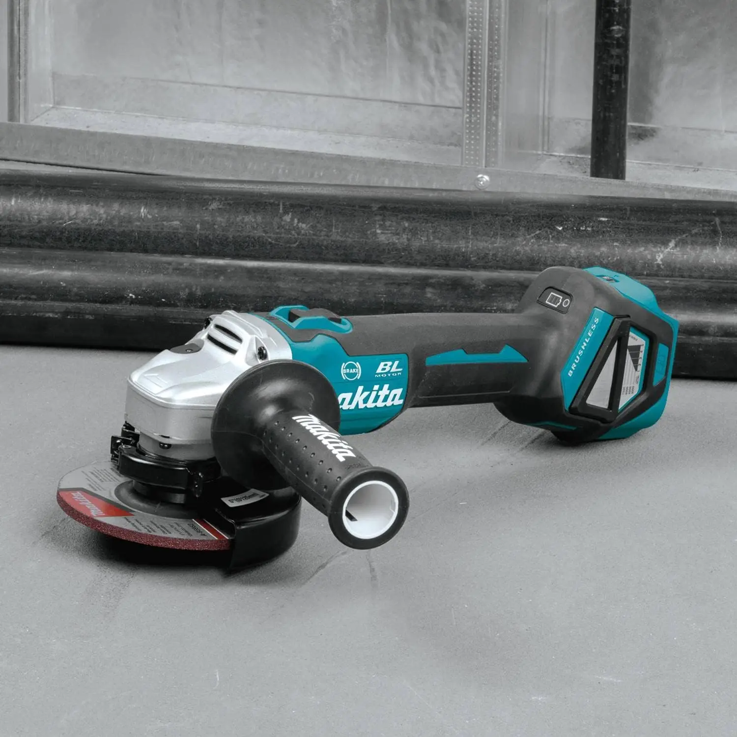 

Makita DGA513Z 18V Li-Ion LXT Brushless 125mm Angle Grinder - Batteries And Charger Not Included