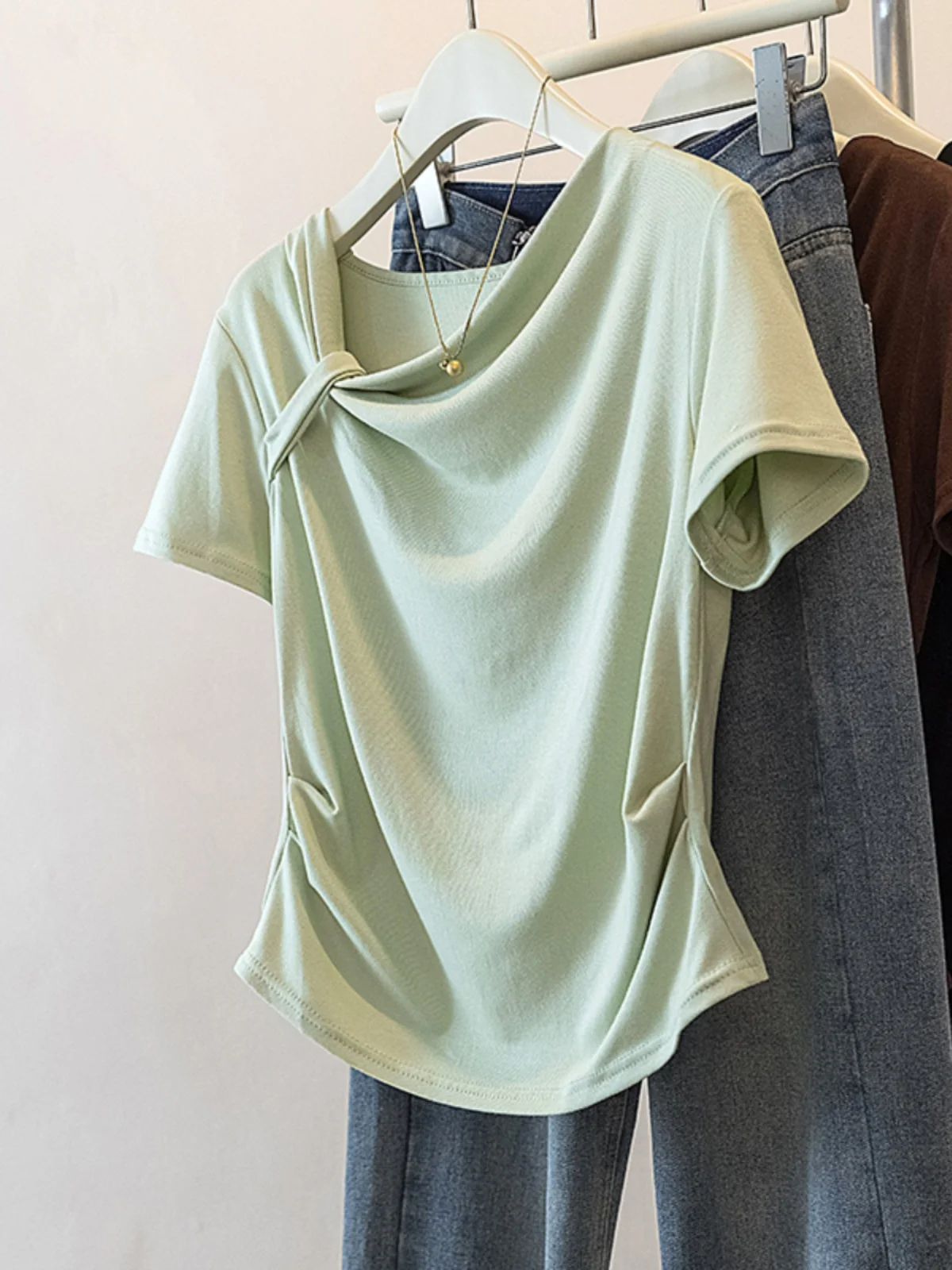 

Slimming Effect Summer Short Sleeve T-Shirt Asymmetric V-Neck Korean Style Casual Wear for Young Women Creative Pattern