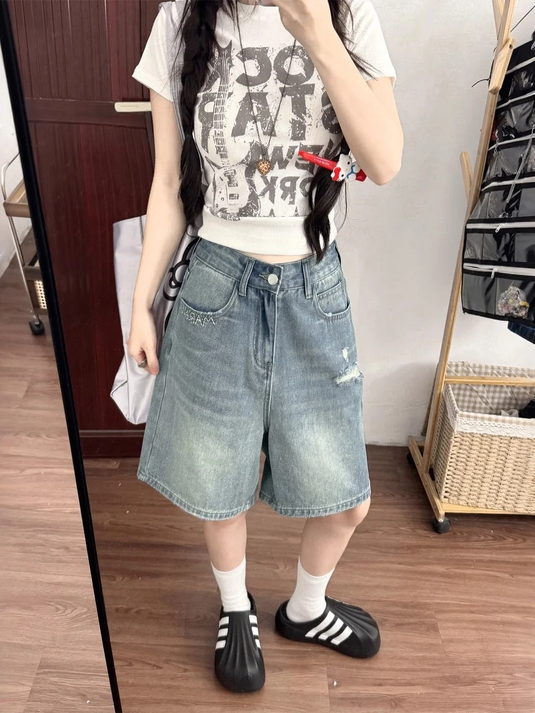 

Женские летние новые джинсы с прямым кроем и рваными элементами, свободные, больших размеров, для фигуры типа «груша», широкие, длиной до колена, повседневные, из денима.