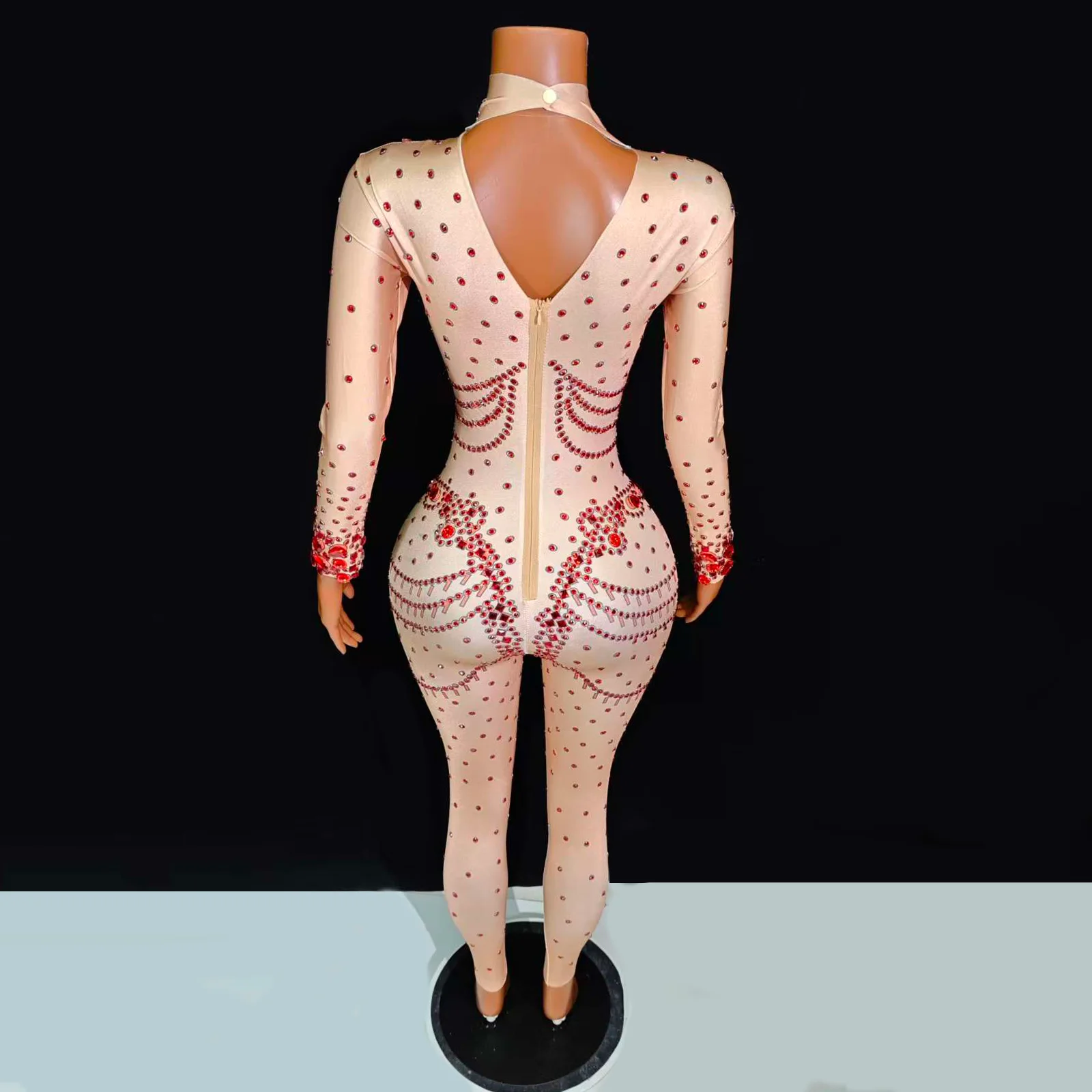 Lo stile nero è fuori magazzino, mentre lo stile rosso è in stock