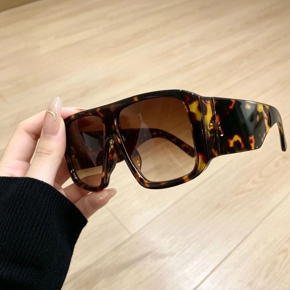 Occhiali da Sole Oversize Retr - Street Fashion Photoshoot recensione e prezzo