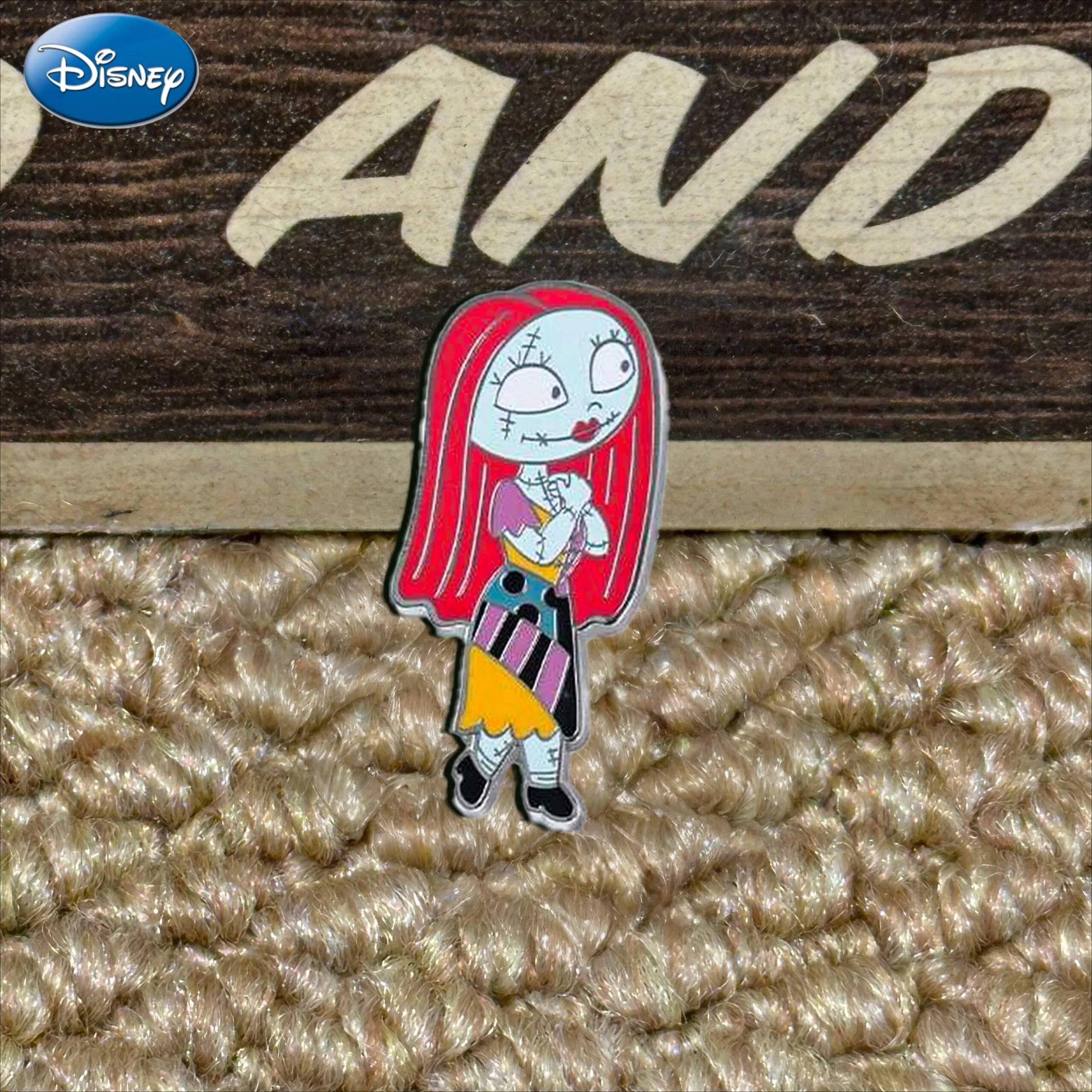 1 Stück Disney Offiziell lizenzierte The Nightmare Before Christmas Cartoon-Anime-Anstecknadel, Kleidungszubehör, dekoratives DIY-Zubehör – Detail 5