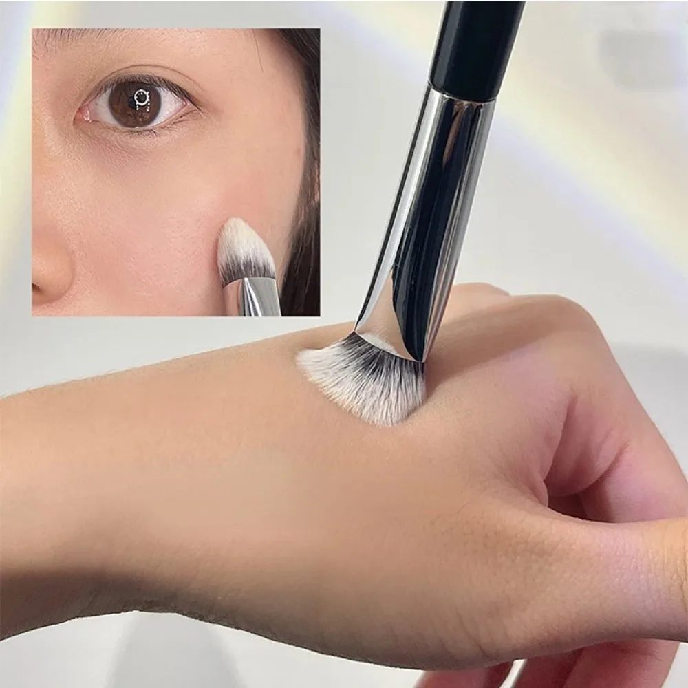Brocha para resaltar el contorno, belleza cosmética, base Karsyngirl, corrector, brochas de maquillaje, herramienta de cepillo de pendiente de tres lados