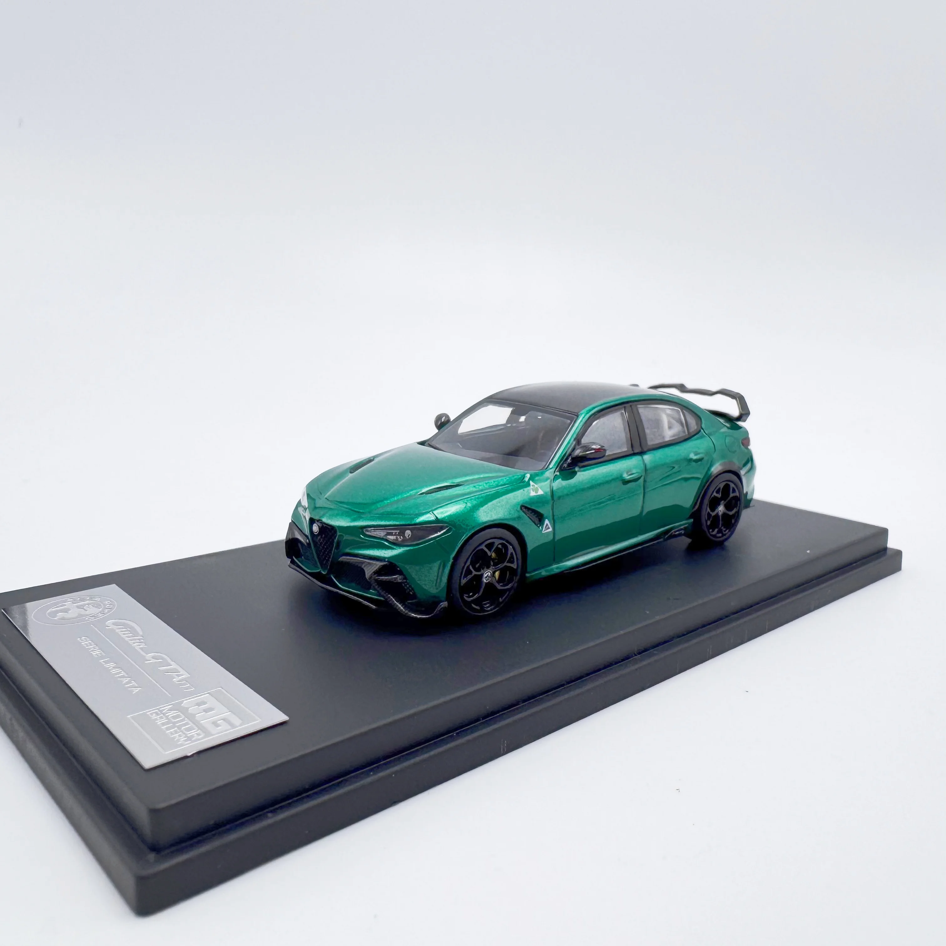 MOTOR GALLERY MG 1:64 GTAm Quadrifoglio Carbon Fiber Roof Diecast Alloy Car Model