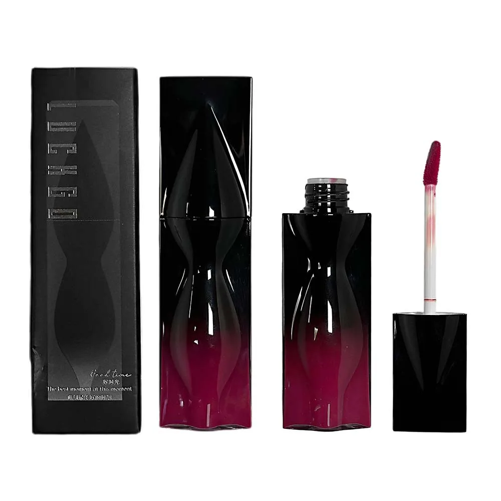 Lo smalto per labbra a specchio dell'universo interstellare, facile da colorare, idrata le linee delle labbra sbiadite migliorano la carnagione, il trucco naturale del rossetto