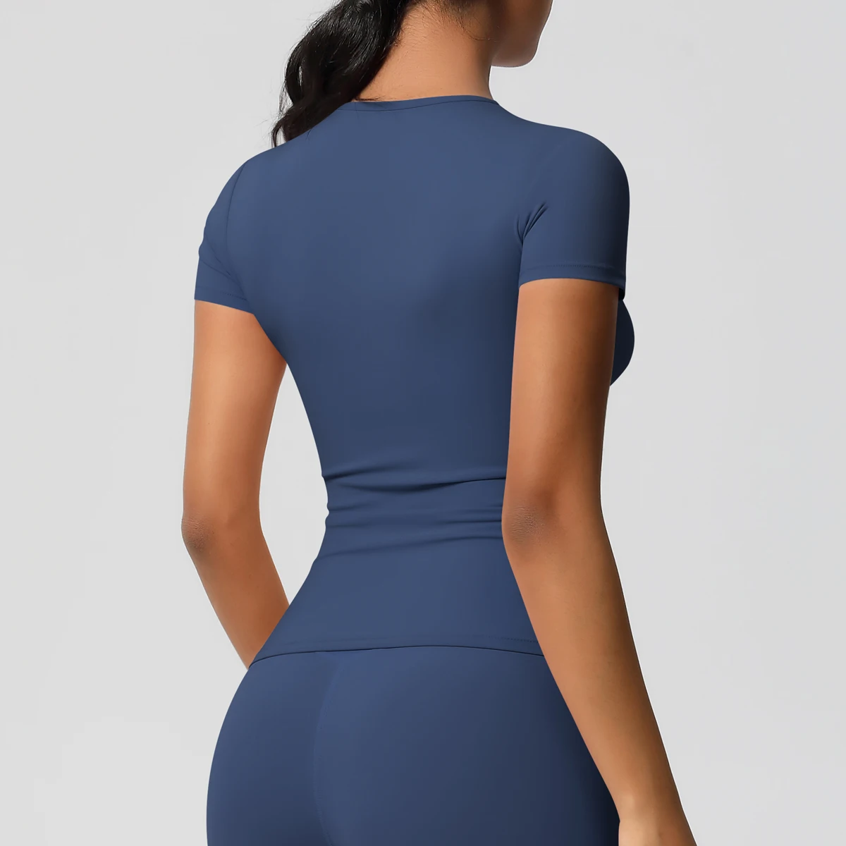 تي شيرت نسائي رياضي للجري صيفي بأكمام قصيرة ورقبة دائرية قابل للتنفس وقابل للتمدد في صالة الألعاب الرياضية واليوجا النحيفة واللياقة البدنية